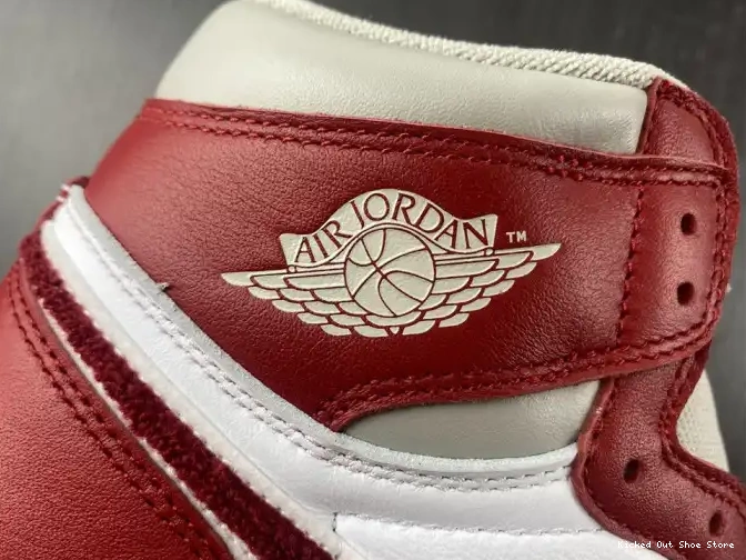 Kick Theory (W) OG High Newstalgia DJ4891-061 Jordan 1 Chenille 0501